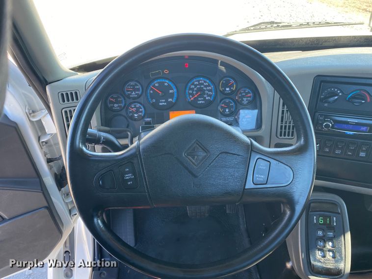 image for item JN9167 2012 International 8600  semi truck