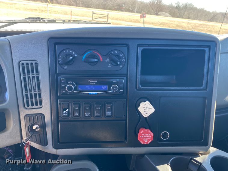 image for item JN9167 2012 International 8600  semi truck