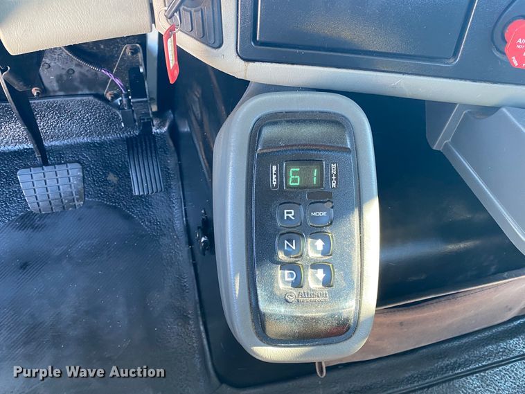 image for item JN9167 2012 International 8600  semi truck