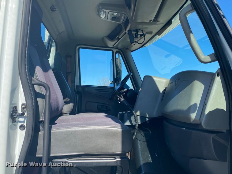 image for item JN9167 2012 International 8600  semi truck