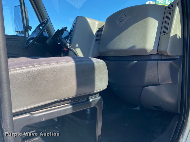 image for item JN9167 2012 International 8600  semi truck