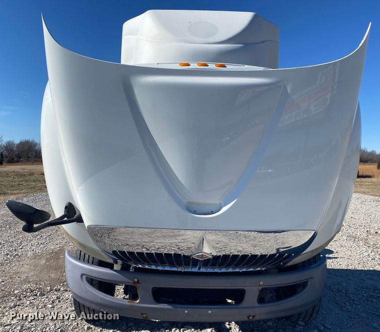 image for item JN9167 2012 International 8600  semi truck