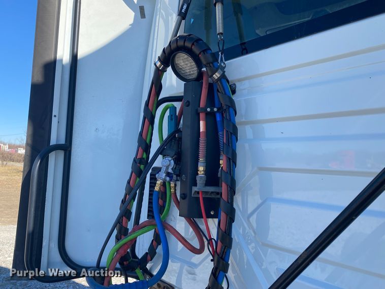 image for item JN9167 2012 International 8600  semi truck