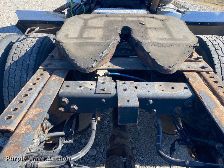 image for item JN9167 2012 International 8600  semi truck