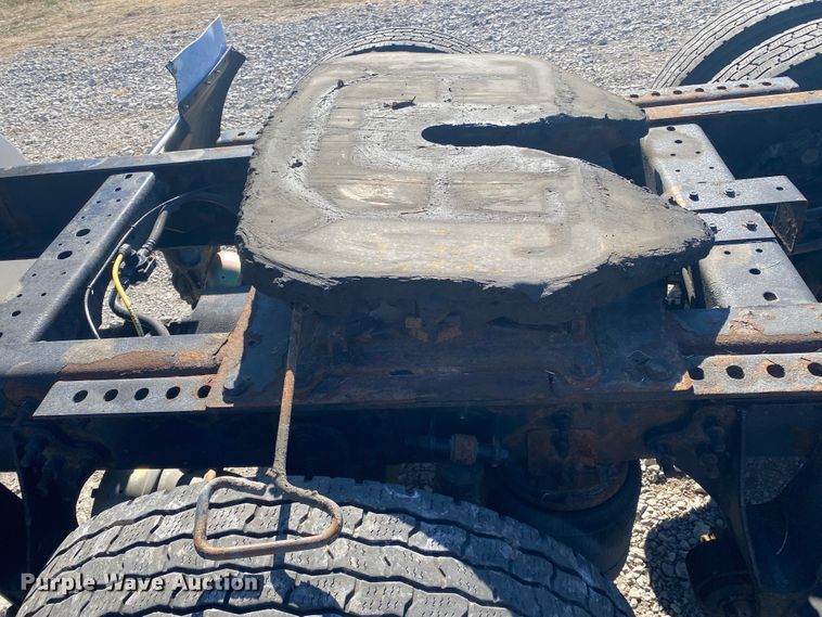 image for item JN9167 2012 International 8600  semi truck