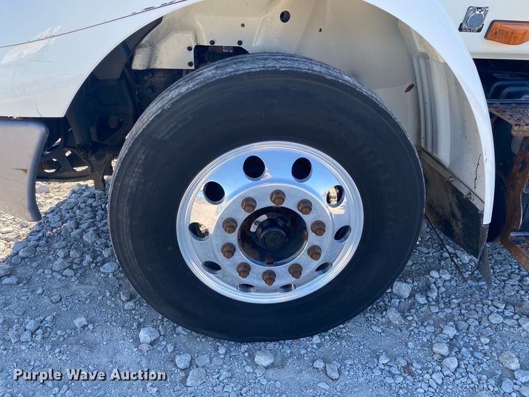 image for item JN9167 2012 International 8600  semi truck