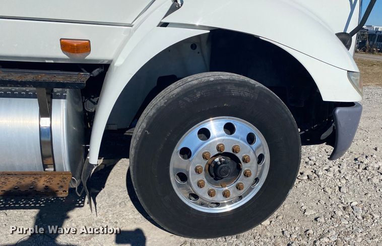 image for item JN9167 2012 International 8600  semi truck