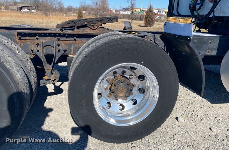 image for item JN9167 2012 International 8600  semi truck