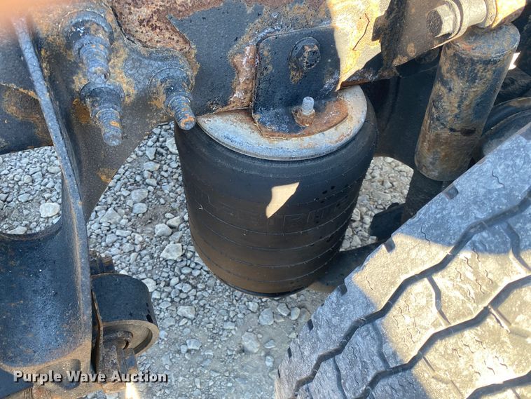 image for item JN9167 2012 International 8600  semi truck