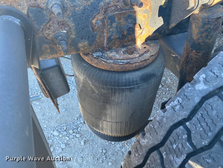 image for item JN9167 2012 International 8600  semi truck