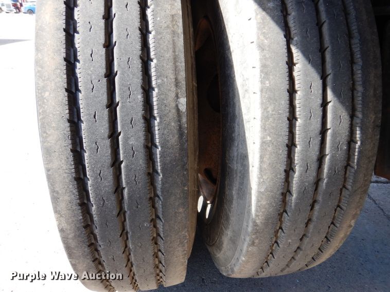 image for item KA9372 1999 Trailmobile Reintour  flatbed trailer