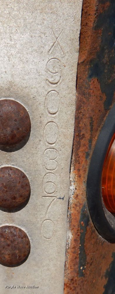 image for item KA9372 1999 Trailmobile Reintour  flatbed trailer