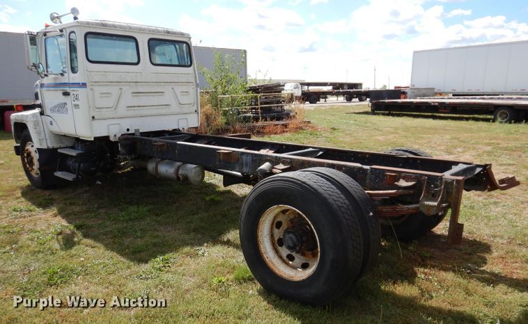 image for item KA9373 1998 Mack CS300P  truck cab and chassis