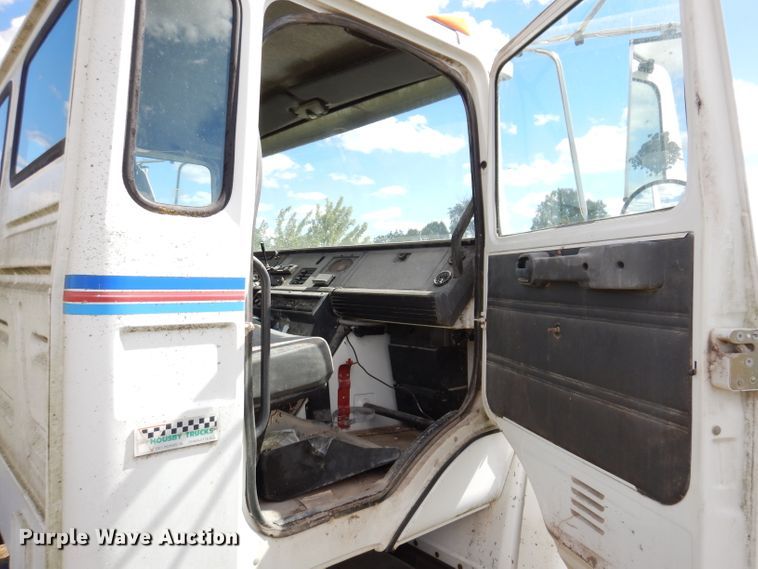 image for item KA9373 1998 Mack CS300P  truck cab and chassis