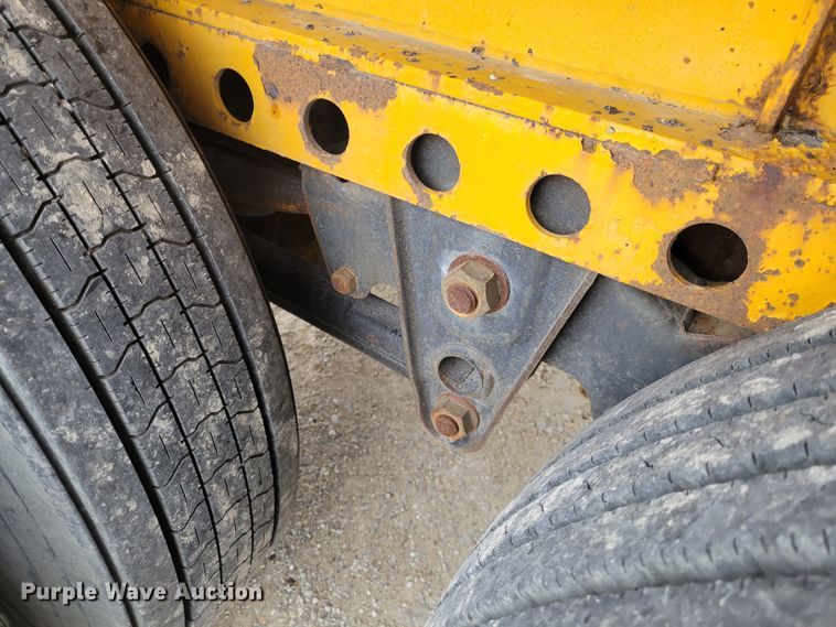 image for item KH9859 1999 Great Dane GPEA-245-75  extendable flatbed trailer