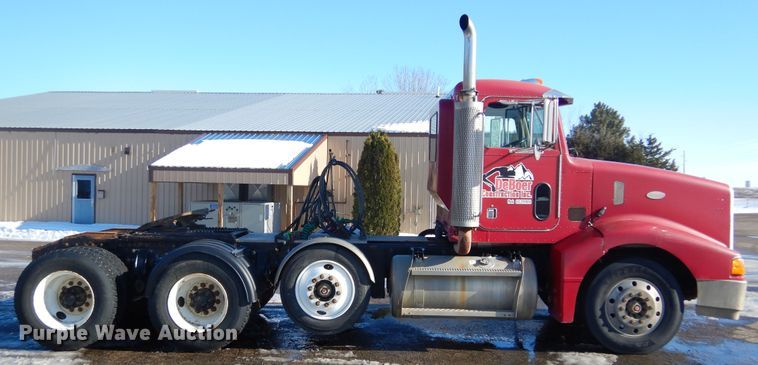 image for item KS9303 2000 Peterbilt 377  semi truck