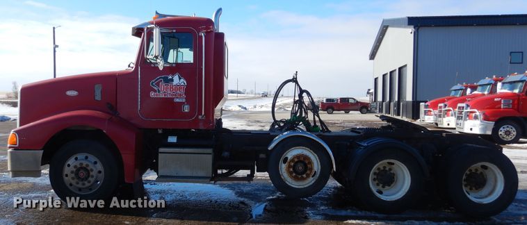 image for item KS9303 2000 Peterbilt 377  semi truck
