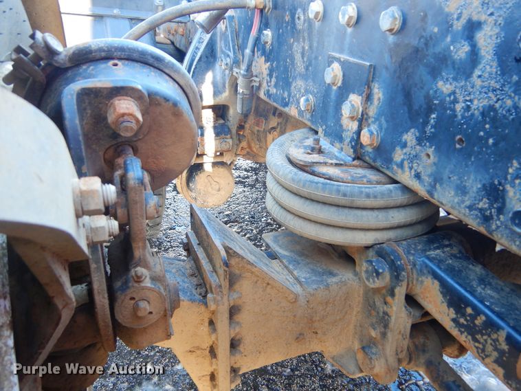 image for item KS9303 2000 Peterbilt 377  semi truck