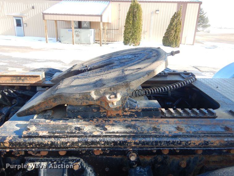 image for item KS9303 2000 Peterbilt 377  semi truck