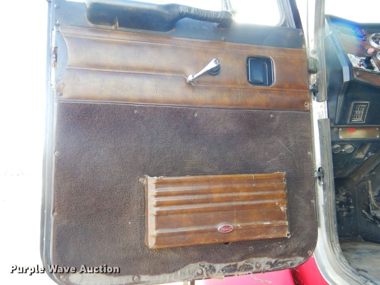 image for item KS9303 2000 Peterbilt 377  semi truck