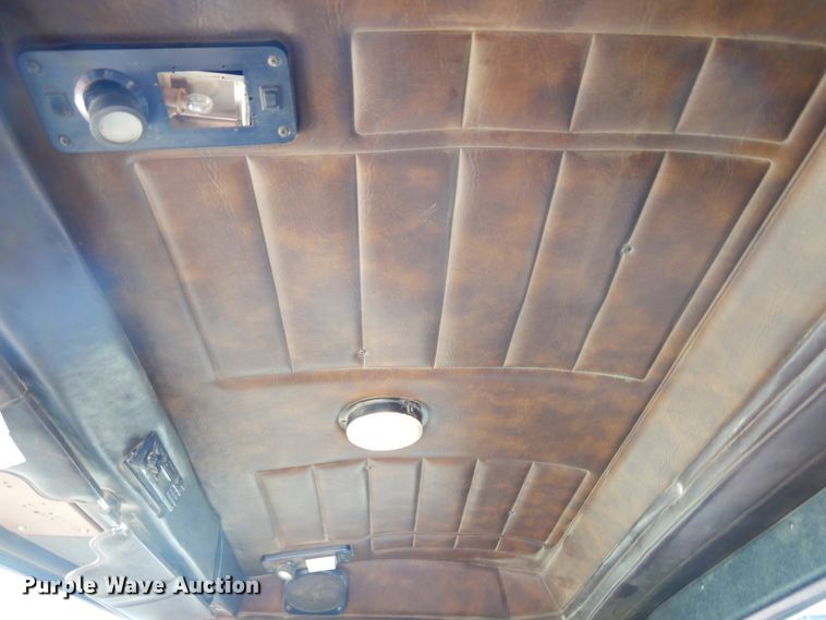 image for item KS9303 2000 Peterbilt 377  semi truck