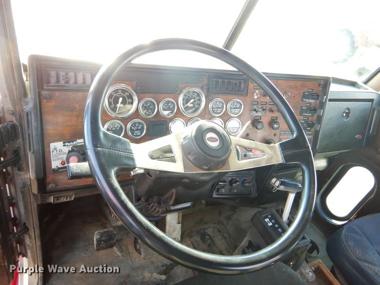 image for item KS9303 2000 Peterbilt 377  semi truck