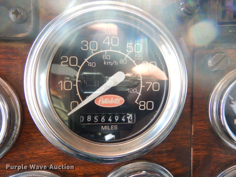 image for item KS9303 2000 Peterbilt 377  semi truck