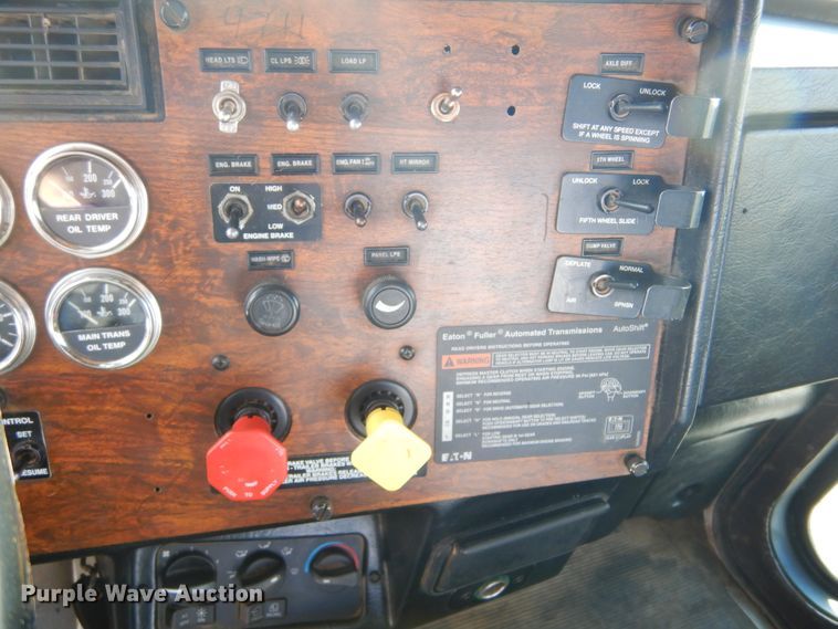 image for item KS9303 2000 Peterbilt 377  semi truck