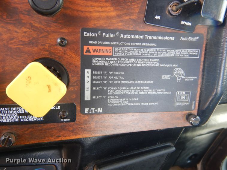 image for item KS9303 2000 Peterbilt 377  semi truck