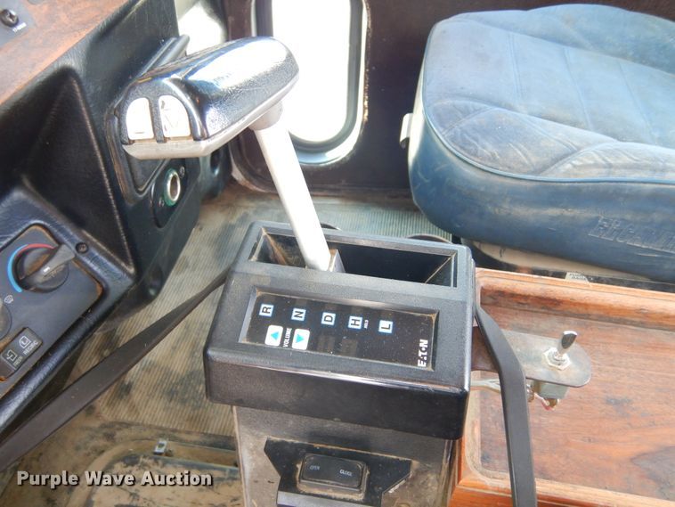 image for item KS9303 2000 Peterbilt 377  semi truck