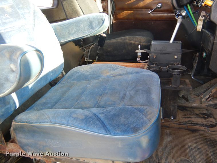 image for item KS9303 2000 Peterbilt 377  semi truck