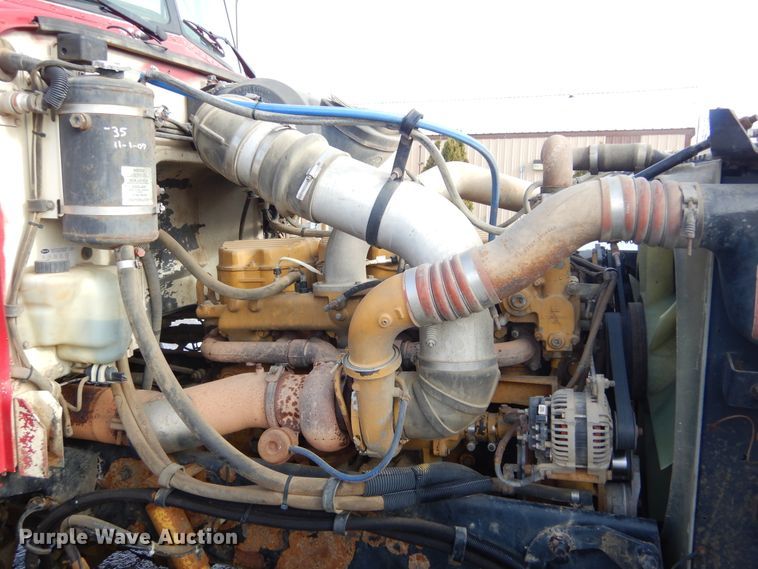 image for item KS9303 2000 Peterbilt 377  semi truck