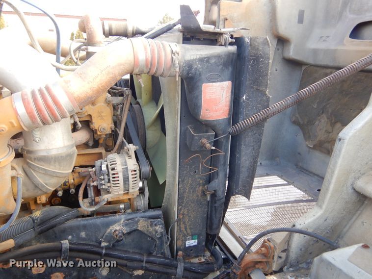 image for item KS9303 2000 Peterbilt 377  semi truck