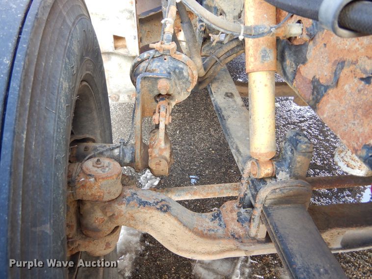 image for item KS9303 2000 Peterbilt 377  semi truck