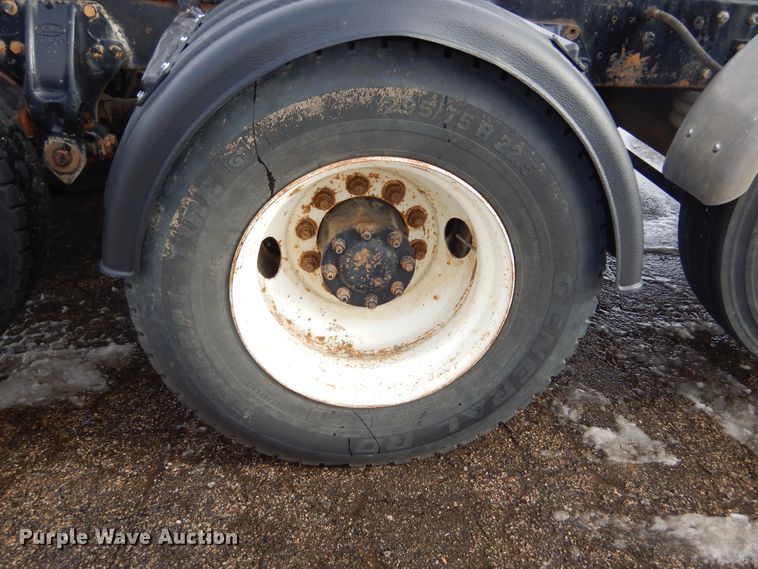 image for item KS9303 2000 Peterbilt 377  semi truck