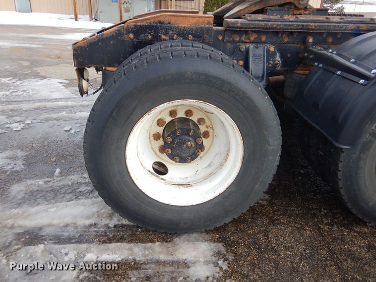 image for item KS9303 2000 Peterbilt 377  semi truck