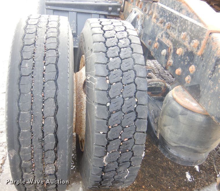 image for item KS9303 2000 Peterbilt 377  semi truck