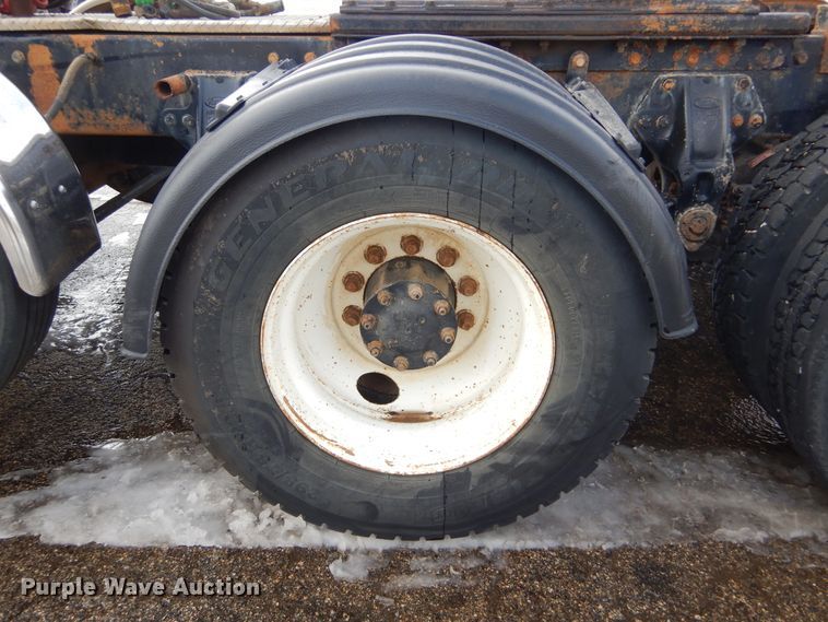 image for item KS9303 2000 Peterbilt 377  semi truck