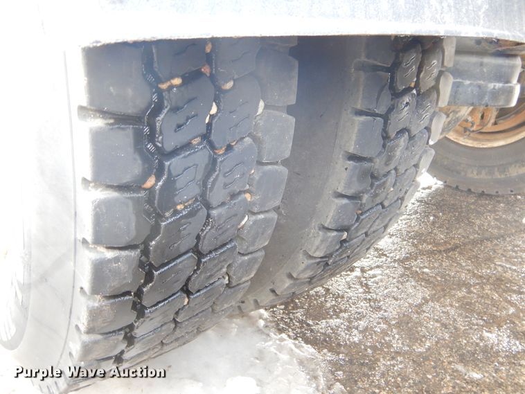 image for item KS9303 2000 Peterbilt 377  semi truck