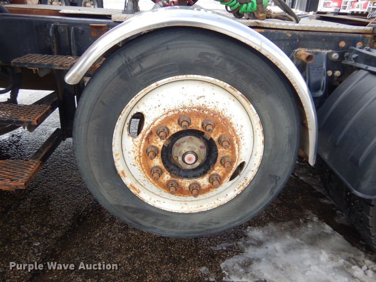 image for item KS9303 2000 Peterbilt 377  semi truck