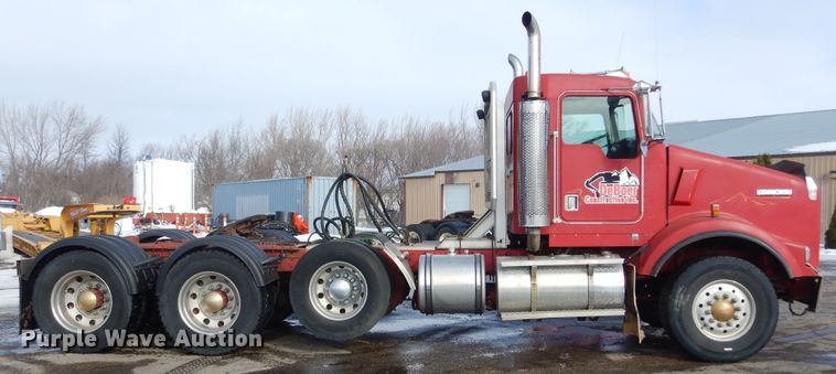 image for item KS9304 1999 Kenworth T800  semi truck