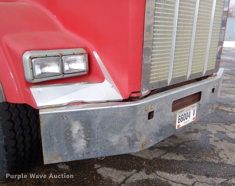 image for item KS9304 1999 Kenworth T800  semi truck