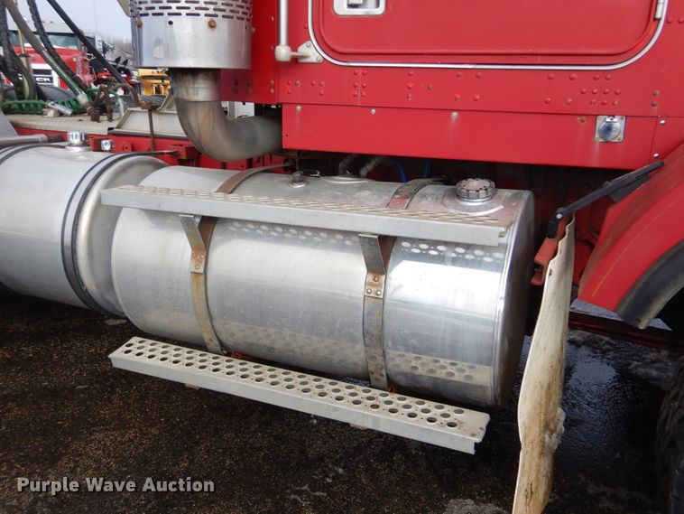 image for item KS9304 1999 Kenworth T800  semi truck