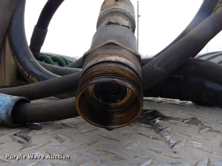 image for item KS9304 1999 Kenworth T800  semi truck