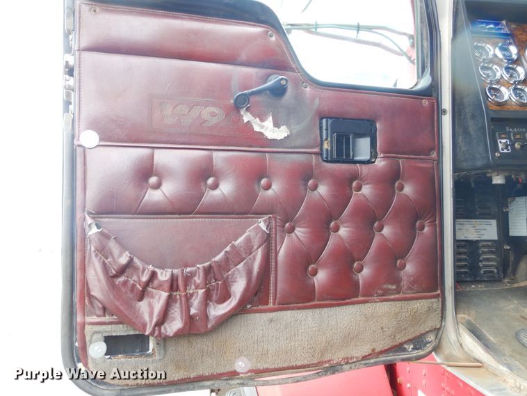 image for item KS9304 1999 Kenworth T800  semi truck