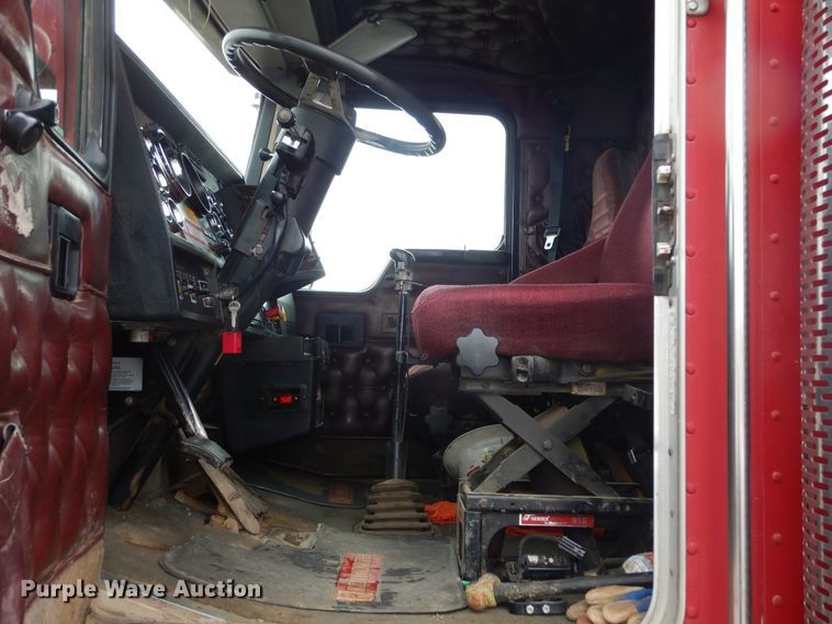 image for item KS9304 1999 Kenworth T800  semi truck