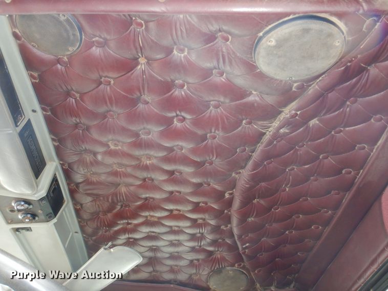 image for item KS9304 1999 Kenworth T800  semi truck