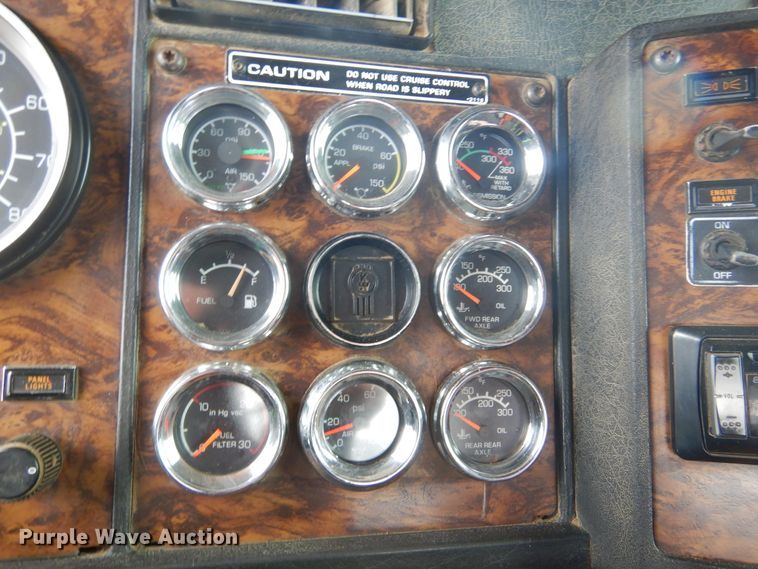 image for item KS9304 1999 Kenworth T800  semi truck