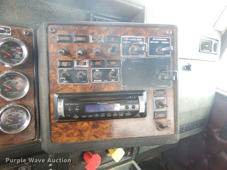 image for item KS9304 1999 Kenworth T800  semi truck