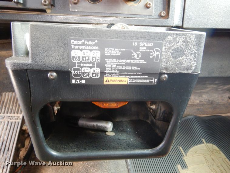 image for item KS9304 1999 Kenworth T800  semi truck